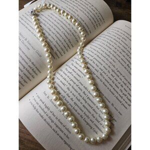 Pearl necklace  JBK